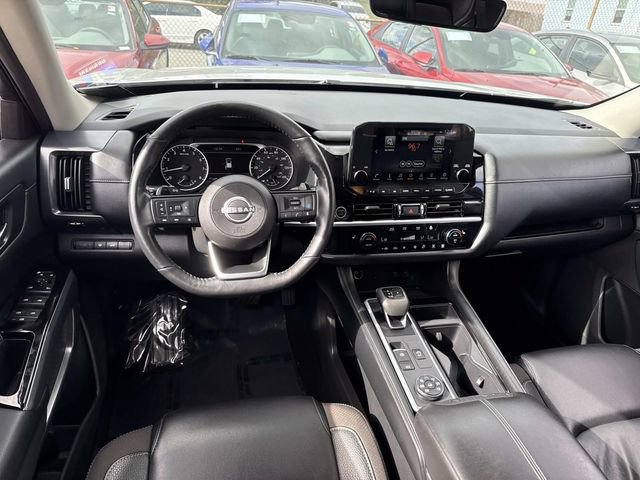 Used 2023 Nissan Pathfinder SL image 16