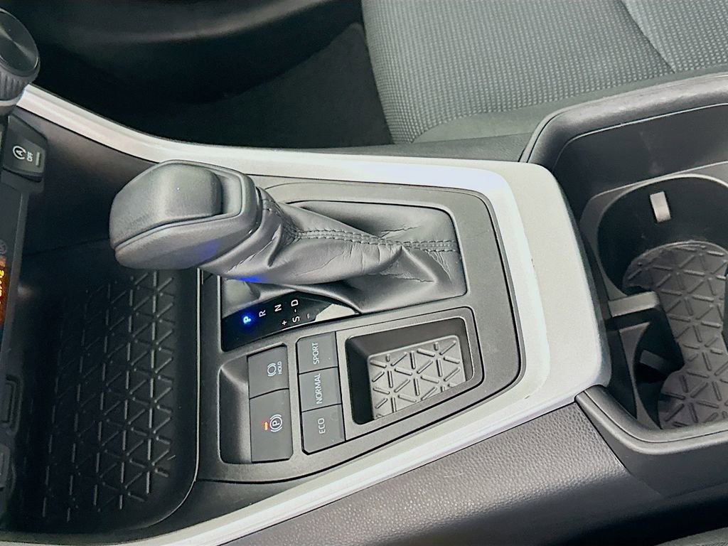 Used 2025 Toyota RAV4 LE image 17