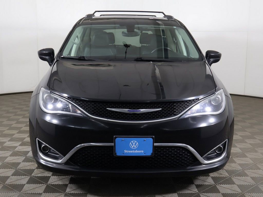 Used 2018 Chrysler Pacifica Touring-L FWD image 11