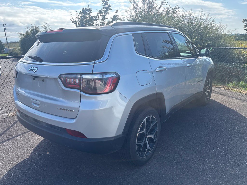 Used 2025 Jeep Compass Limited AWD/4WD image 3