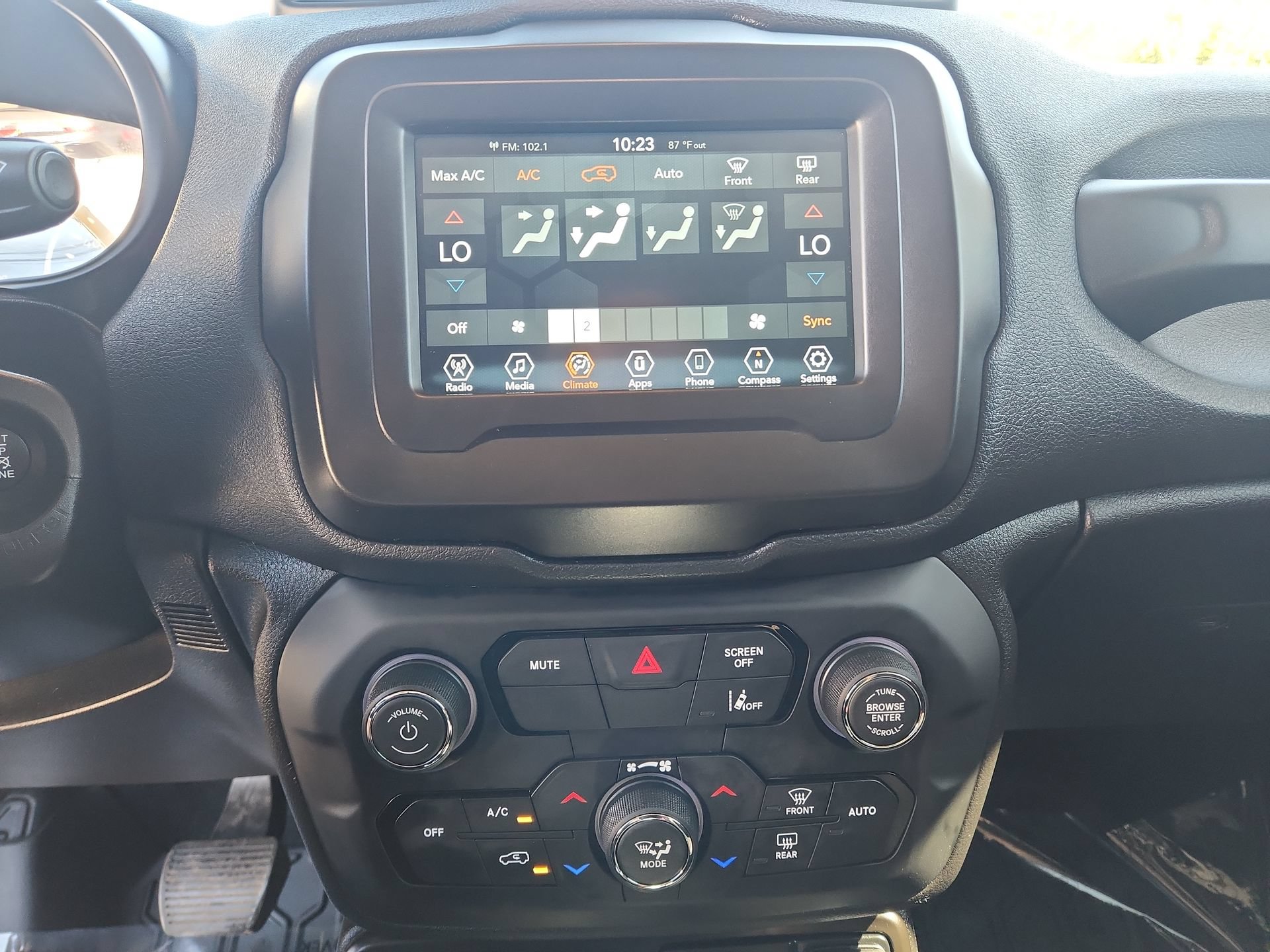 Used 2021 Jeep Renegade Latitude FWD image 16