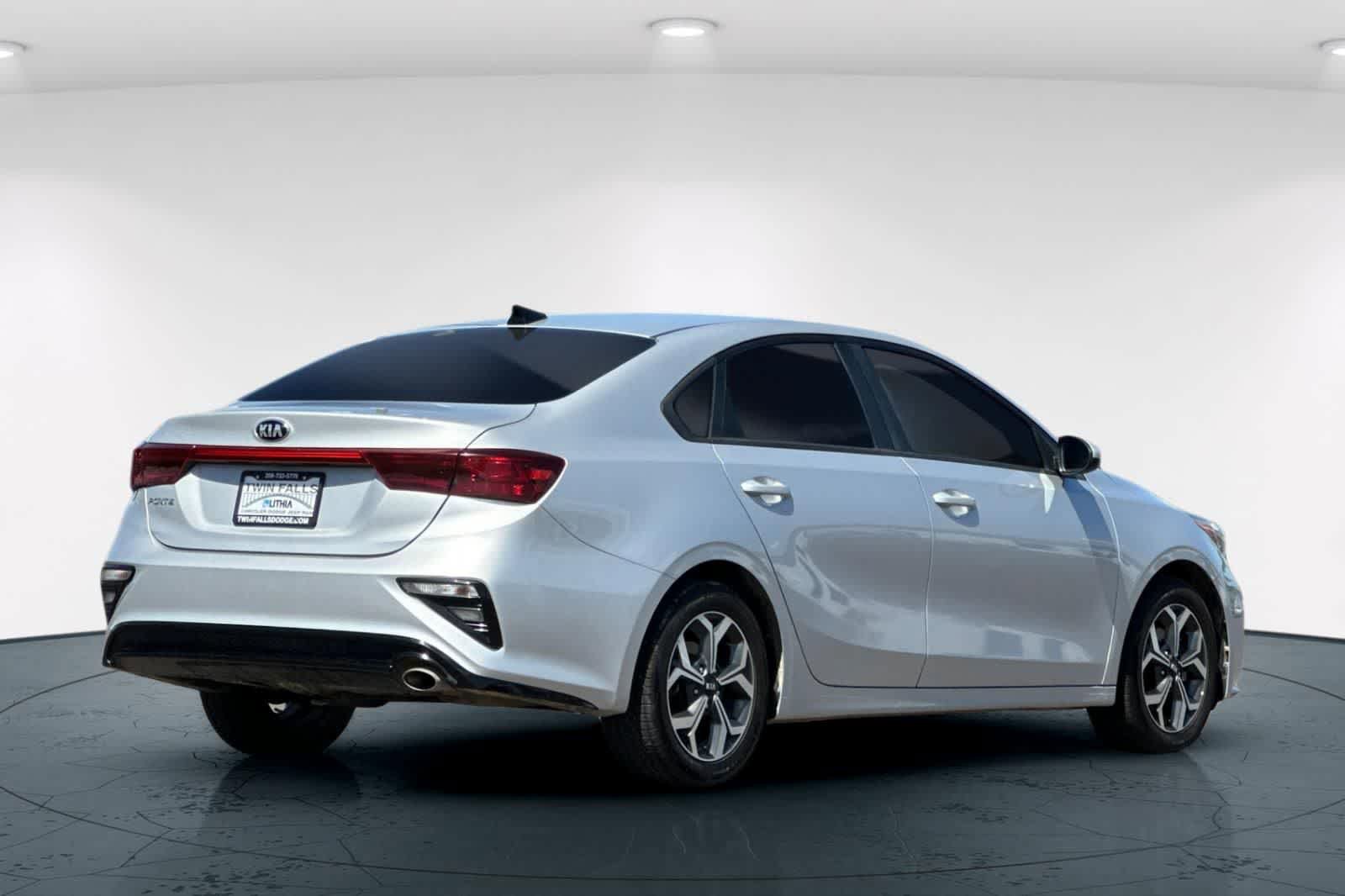 Used 2020 Kia Forte LXS FWD image 2