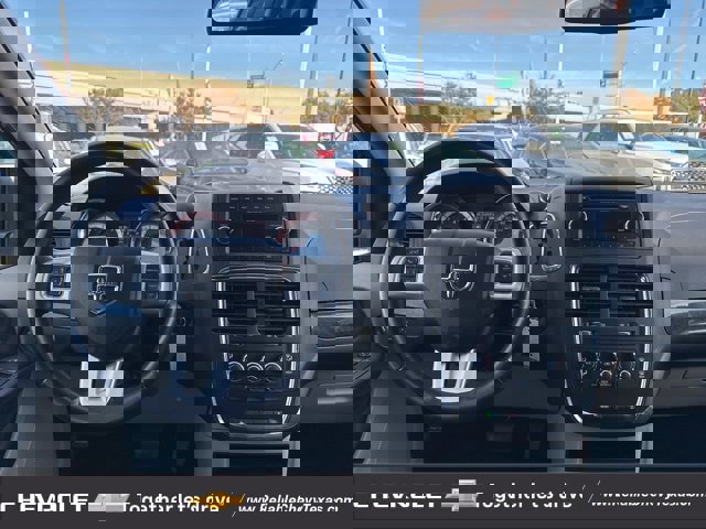 Used 2018 Dodge Grand Caravan SE w/ UConnect Hands-Free Group image 16