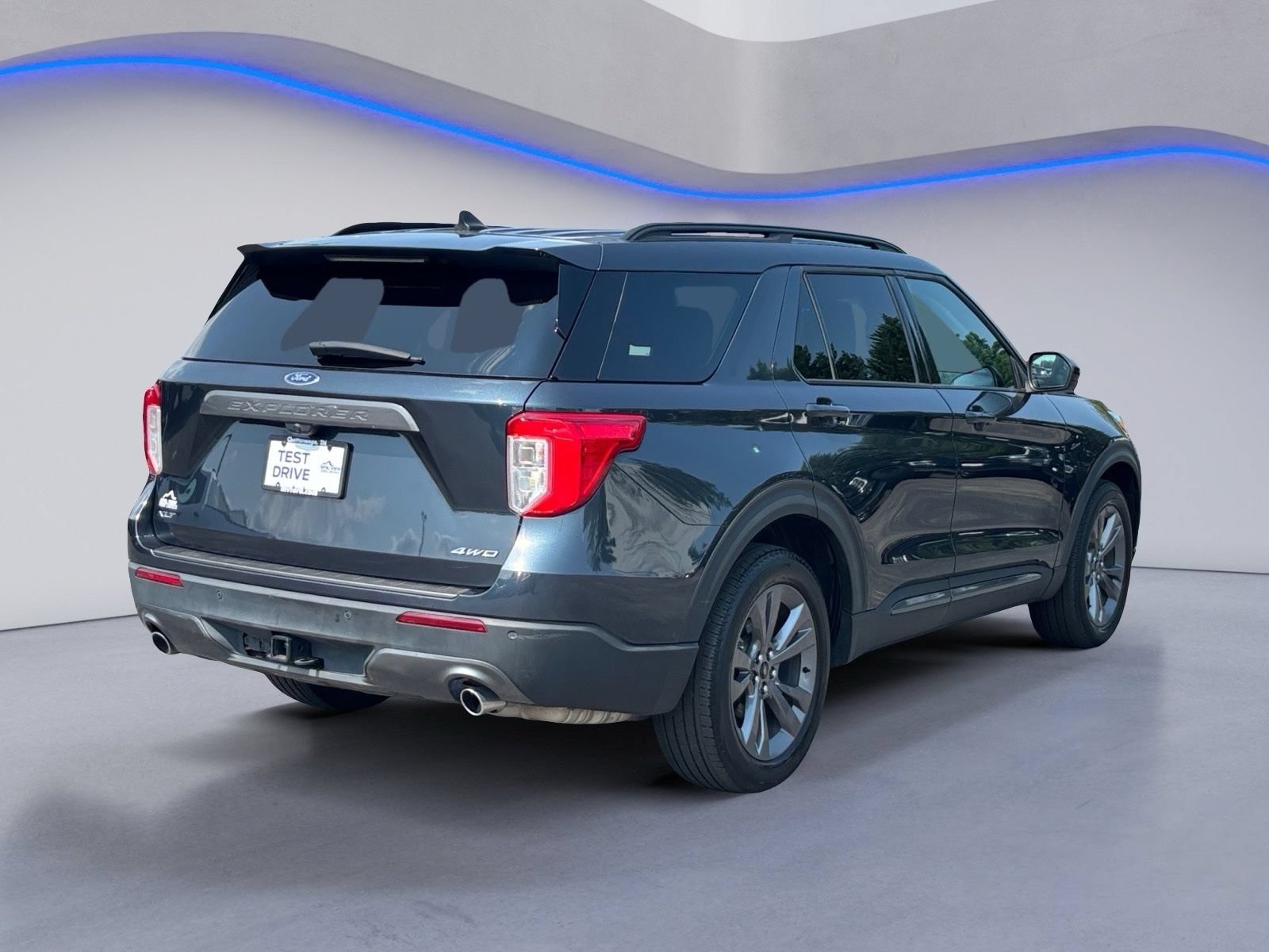 Used 2023 Ford Explorer XLT w/ Equipment Group 202A AWD/4WD image 6