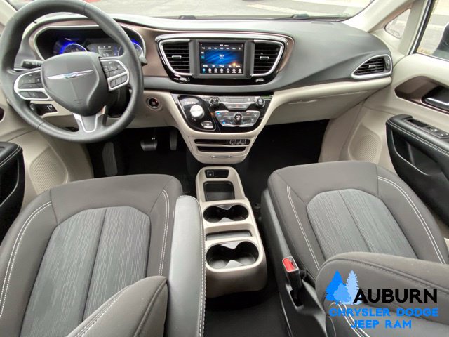 Used 2021 Chrysler Voyager L FWD image 29