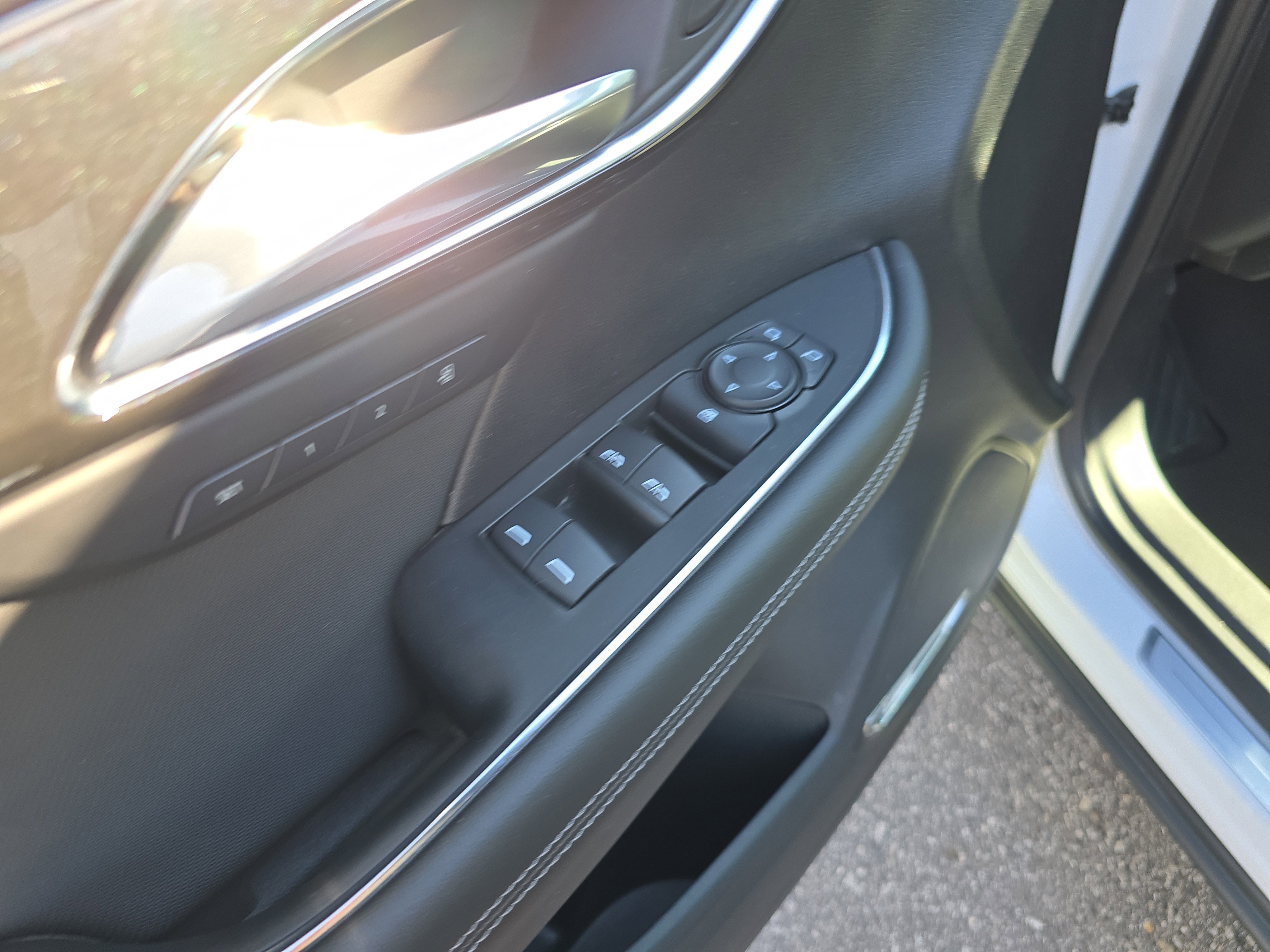 Used 2025 Buick Envision Preferred image 20