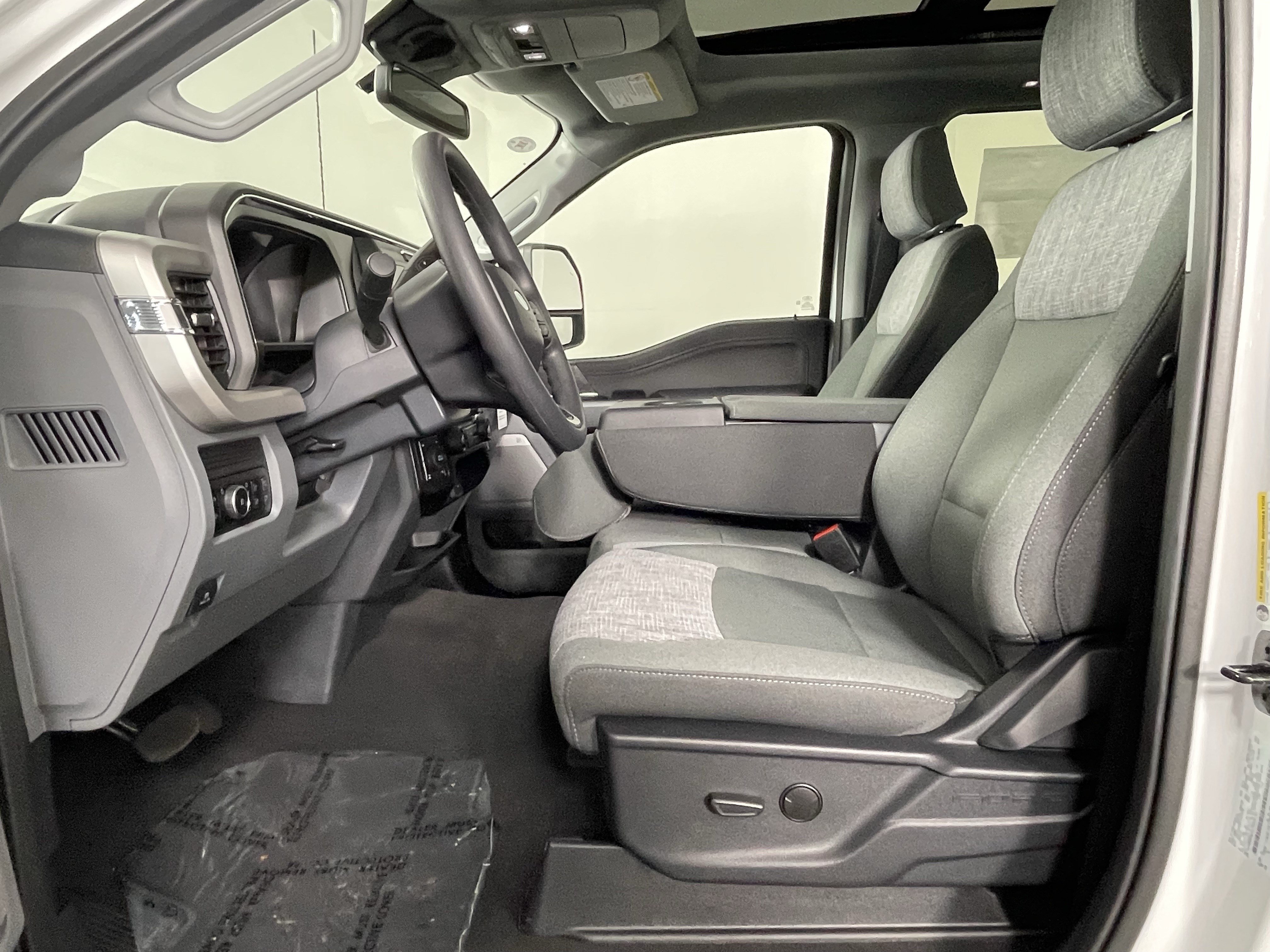 New 2026 Ford F250 XLT w/ XLT Premium Package AWD/4WD image 9