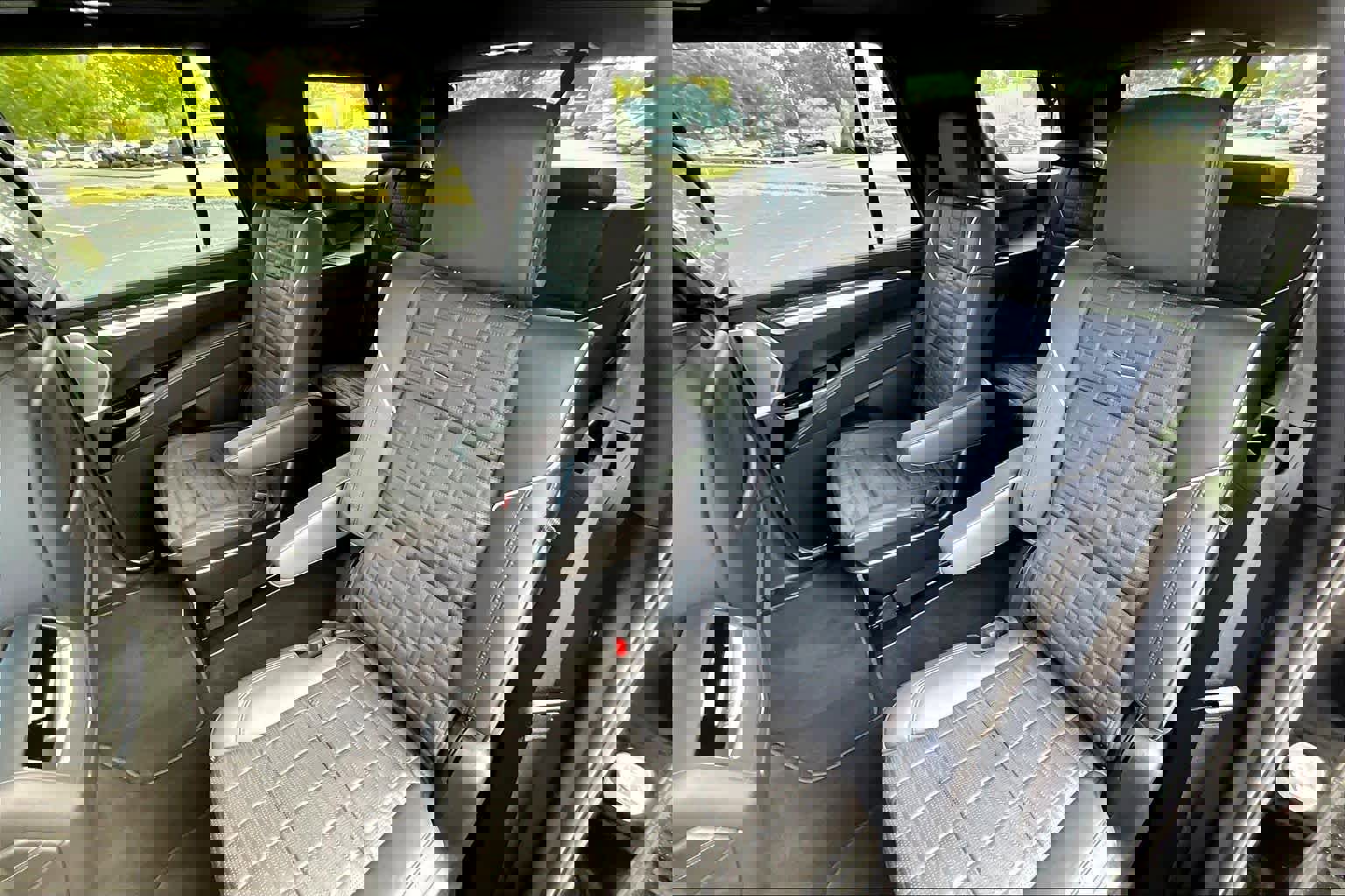 Used 2025 Cadillac Escalade V w/ LPO, ONYX Package image 20