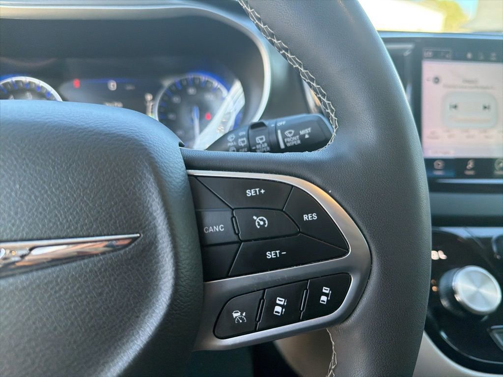 Used 2024 Chrysler Pacifica Touring-L image 23