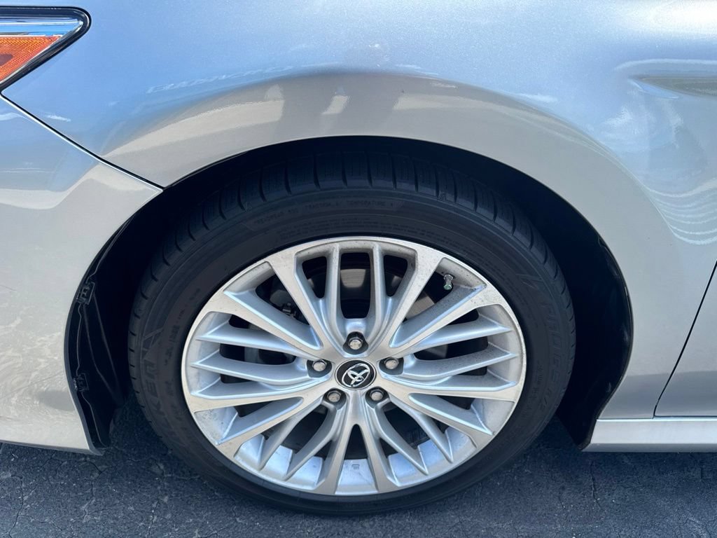 Used 2018 Toyota Camry XLE w/ Driver Assist Package FWD image 4