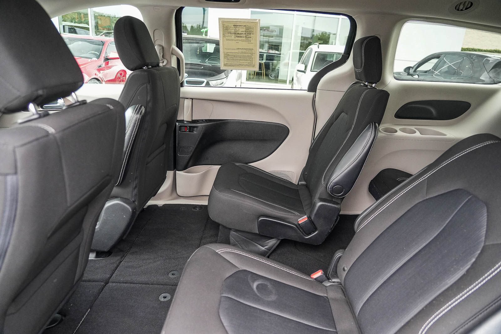 Used 2022 Chrysler Voyager LX FWD image 18