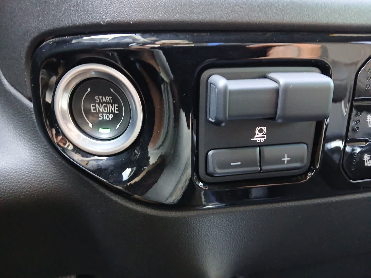 Used 2023 Chevrolet Silverado 1500 High Country w/ High Country Premium Package AWD/4WD image 36