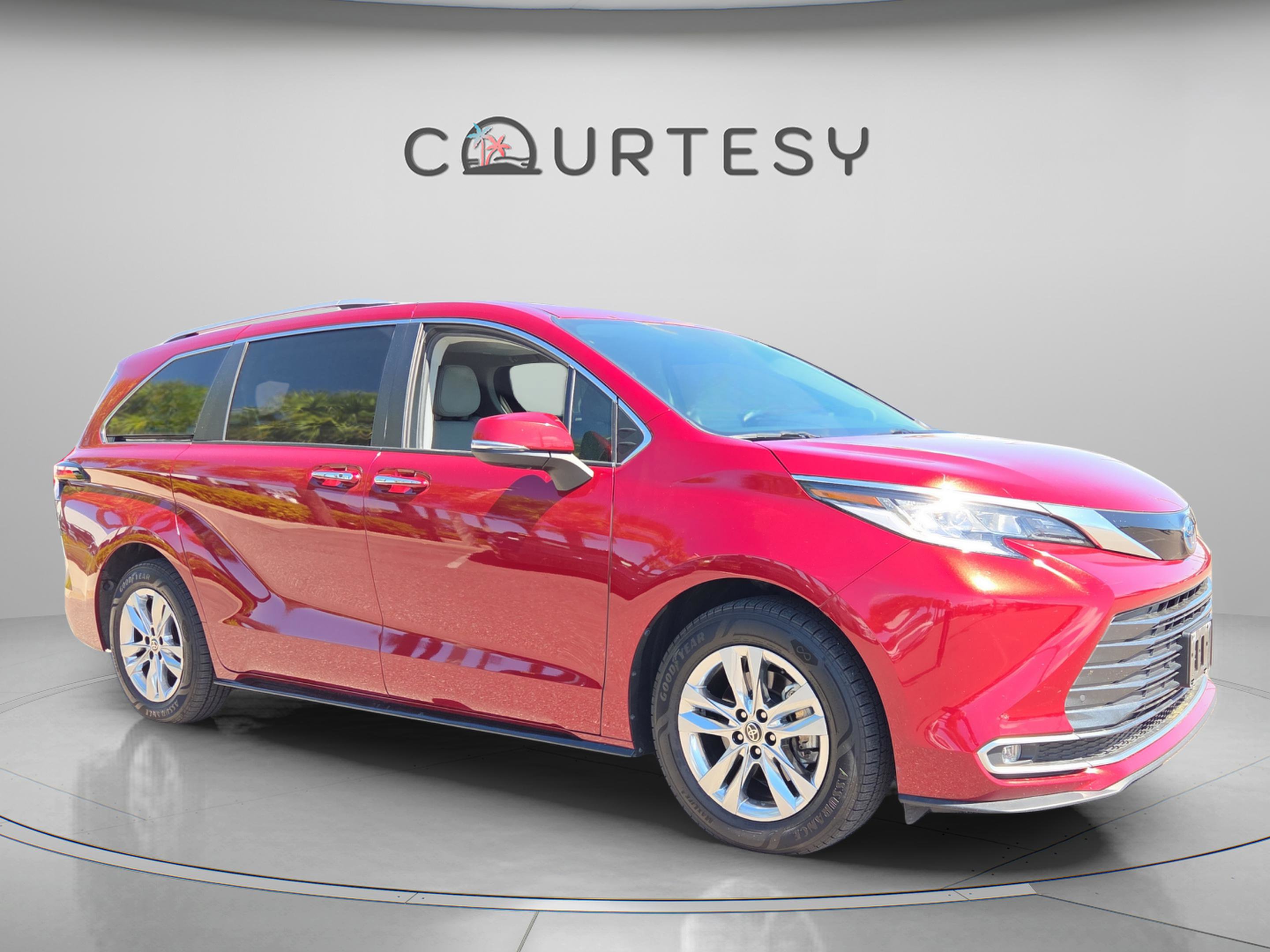 Certified 2023 Toyota Sienna Limited image 7