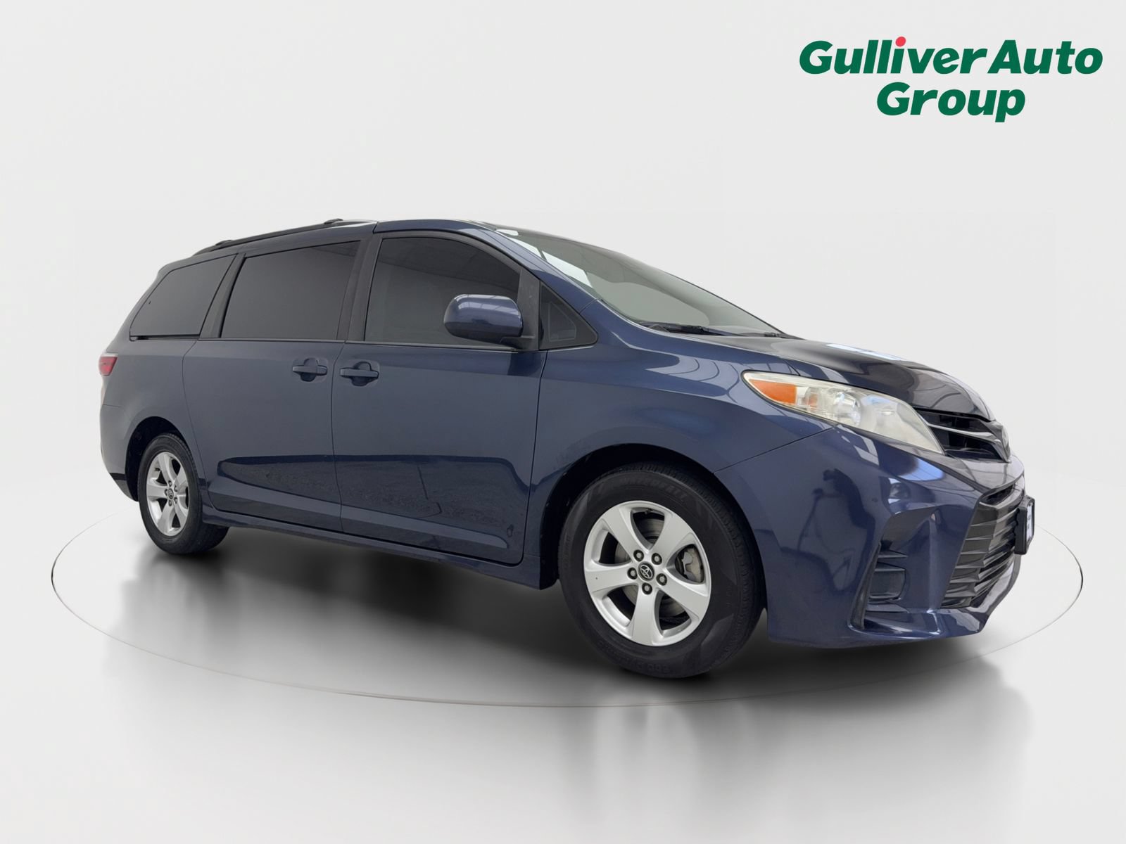 Used 2018 Toyota Sienna LE w/ Carpet Mat Package FWD image 12