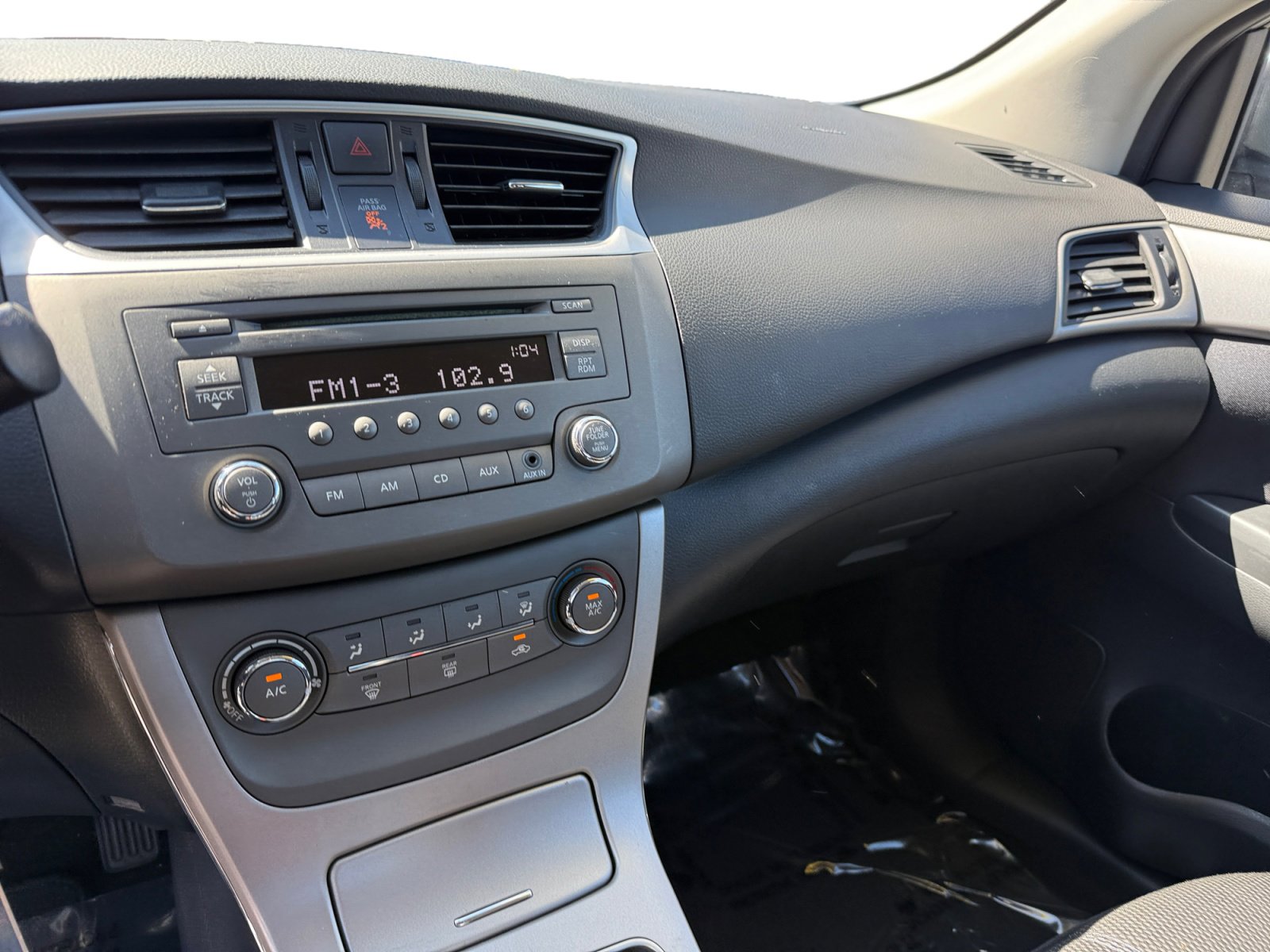 Used 2014 Nissan Sentra S image 12