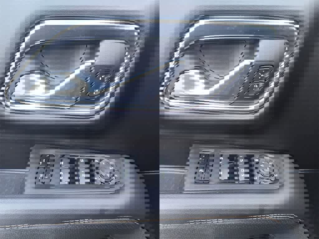 Used 2023 GMC Yukon AT4 image 13