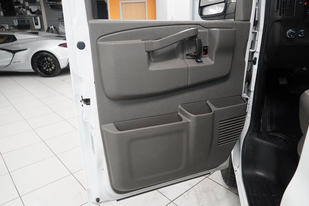 Used 2016 Chevrolet Express 3500 LT w/ LT Preferred Equipment Group image 5