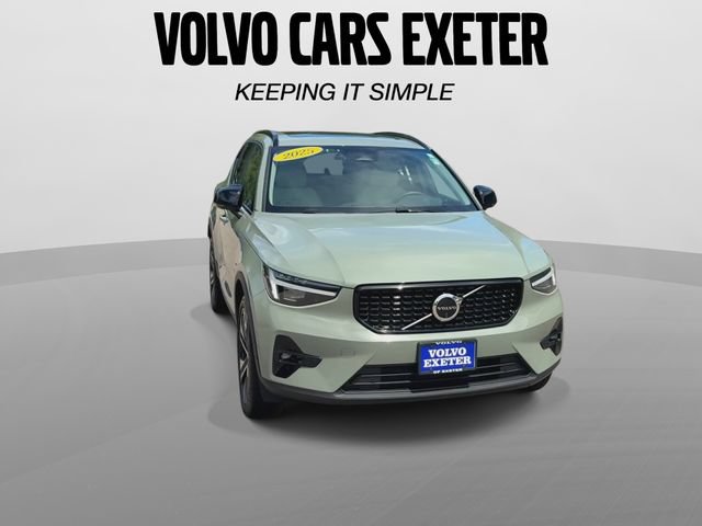 Certified 2025 Volvo XC40 B5 Ultra AWD/4WD image 3