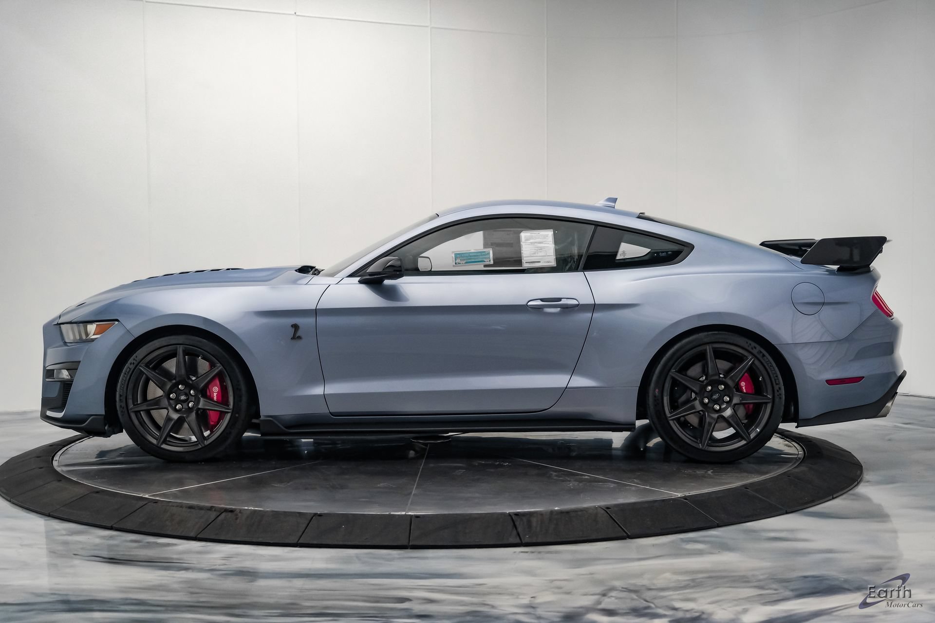 Used 2022 Ford Mustang Shelby GT500 w/ Carbon Fiber Track Pack RWD image 6