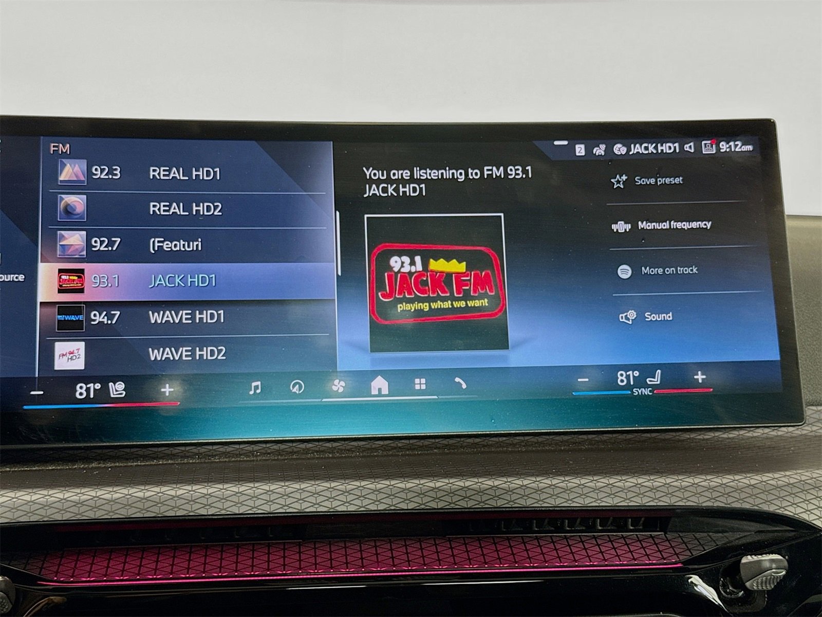 Used 2025 BMW 330i Sedan w/ Convenience Package image 15