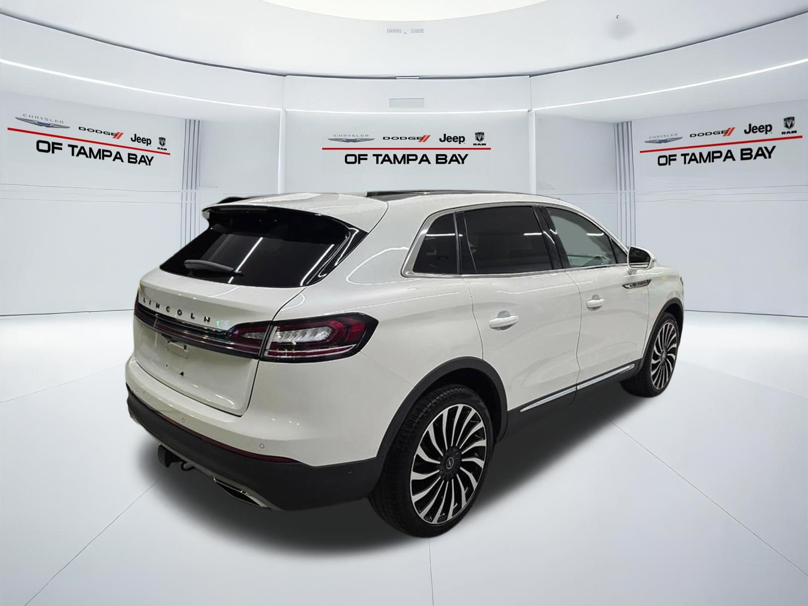 Used 2022 Lincoln Nautilus Black Label w/ Class II Trailer Tow Package AWD/4WD image 6