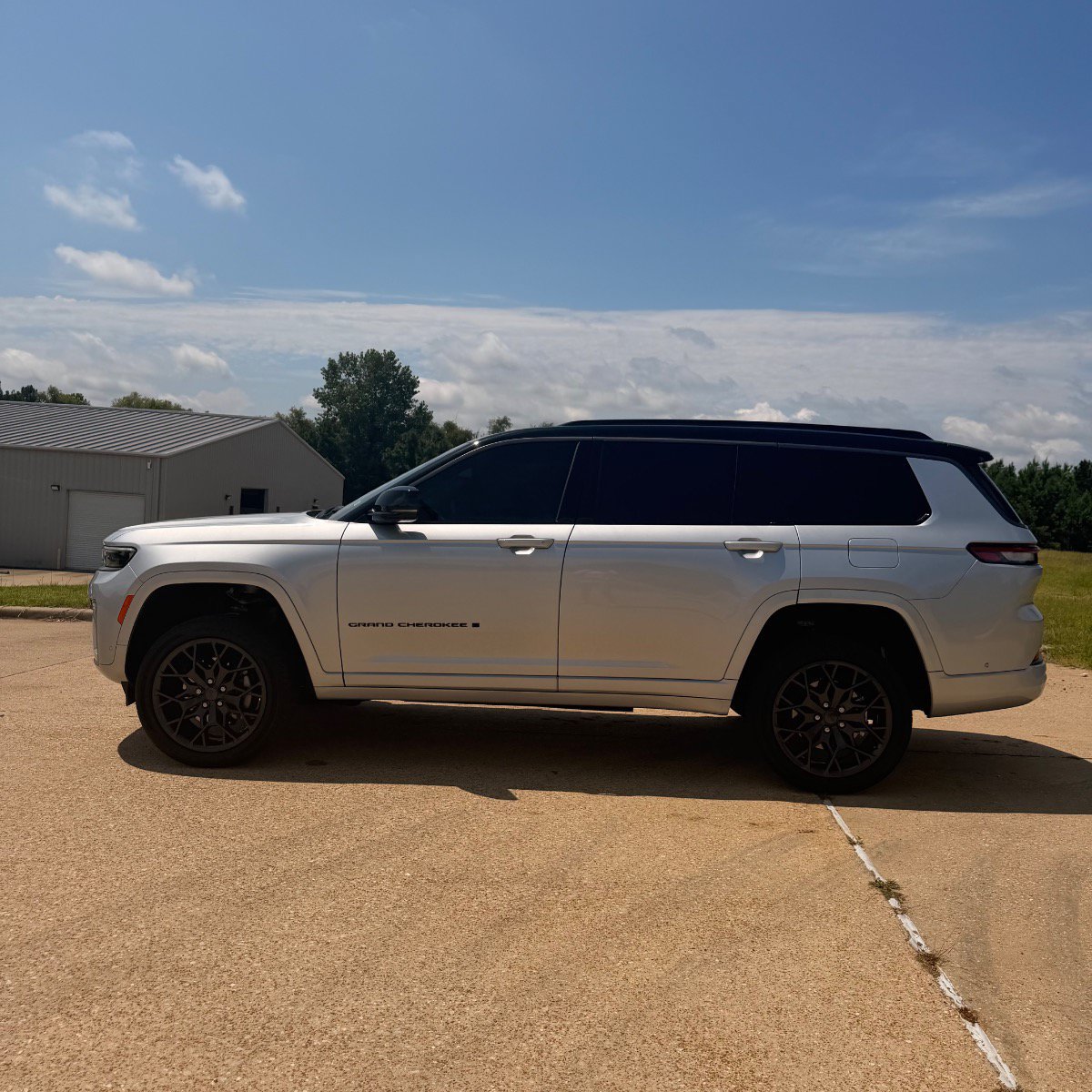 Used 2026 Jeep Grand Cherokee L Summit w/ Obsidian Package AWD/4WD image 8