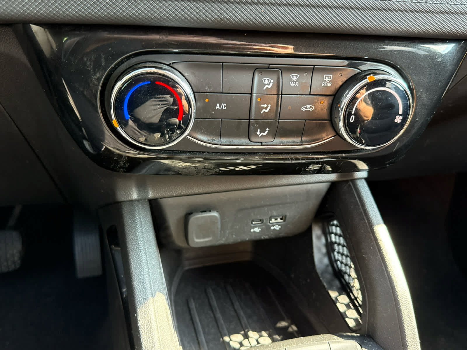 Used 2024 Chevrolet TrailBlazer LT w/ Driver Confidence Package FWD image 21