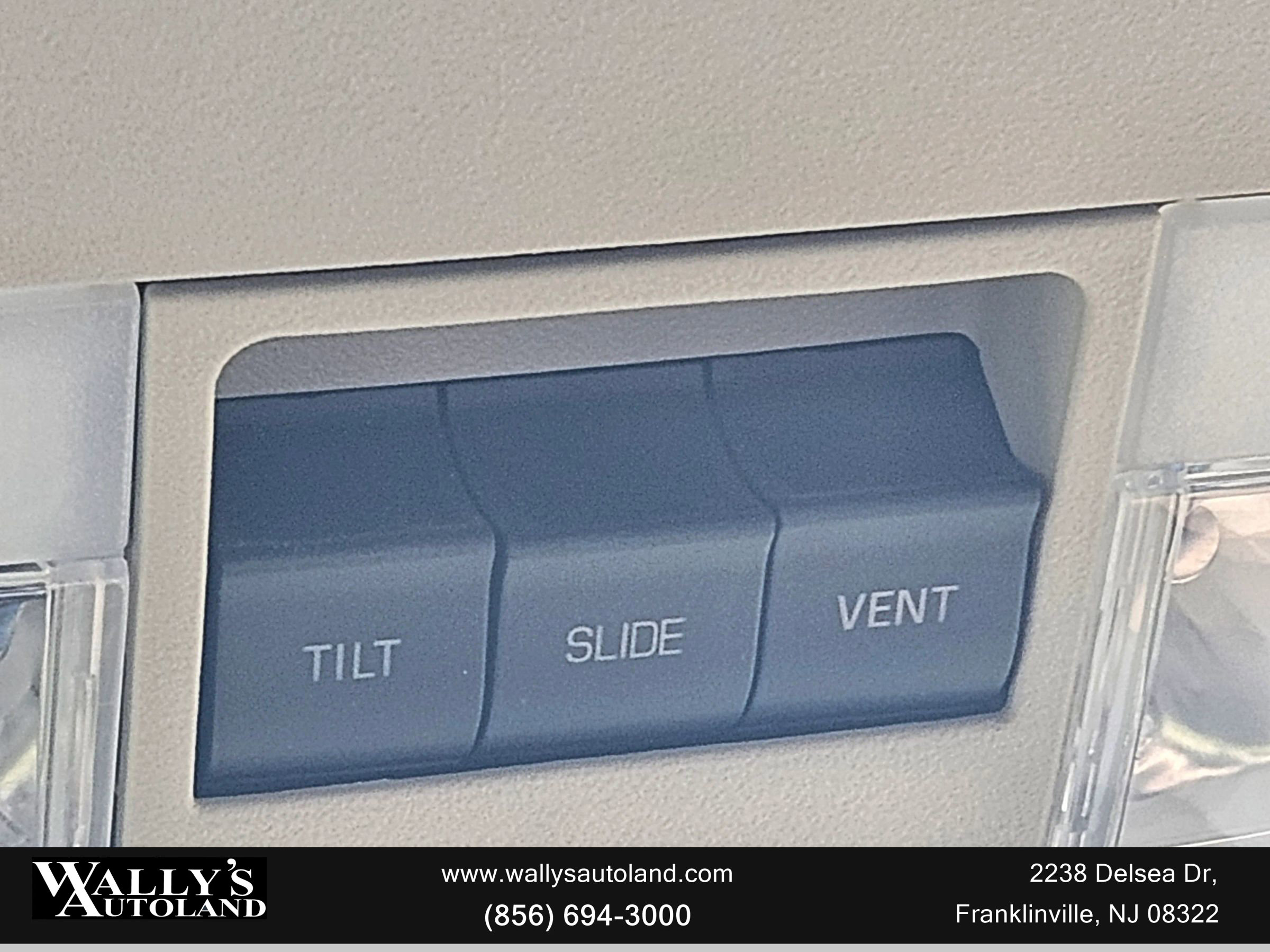 Used 2015 Lincoln Navigator 4WD image 21