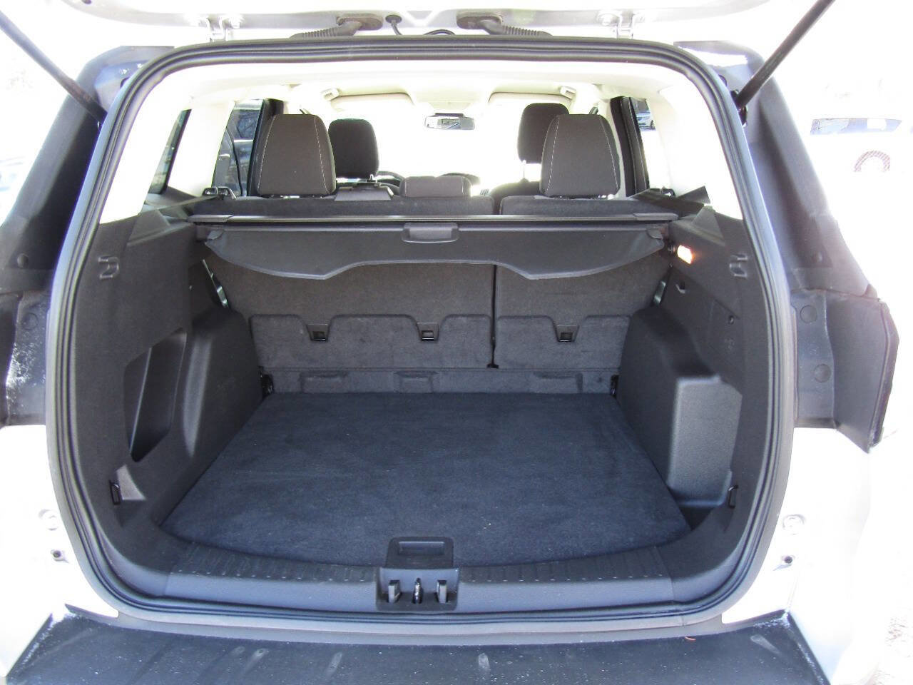 Used 2018 Ford Escape SE w/ Ford Safe & Smart Package AWD/4WD image 23