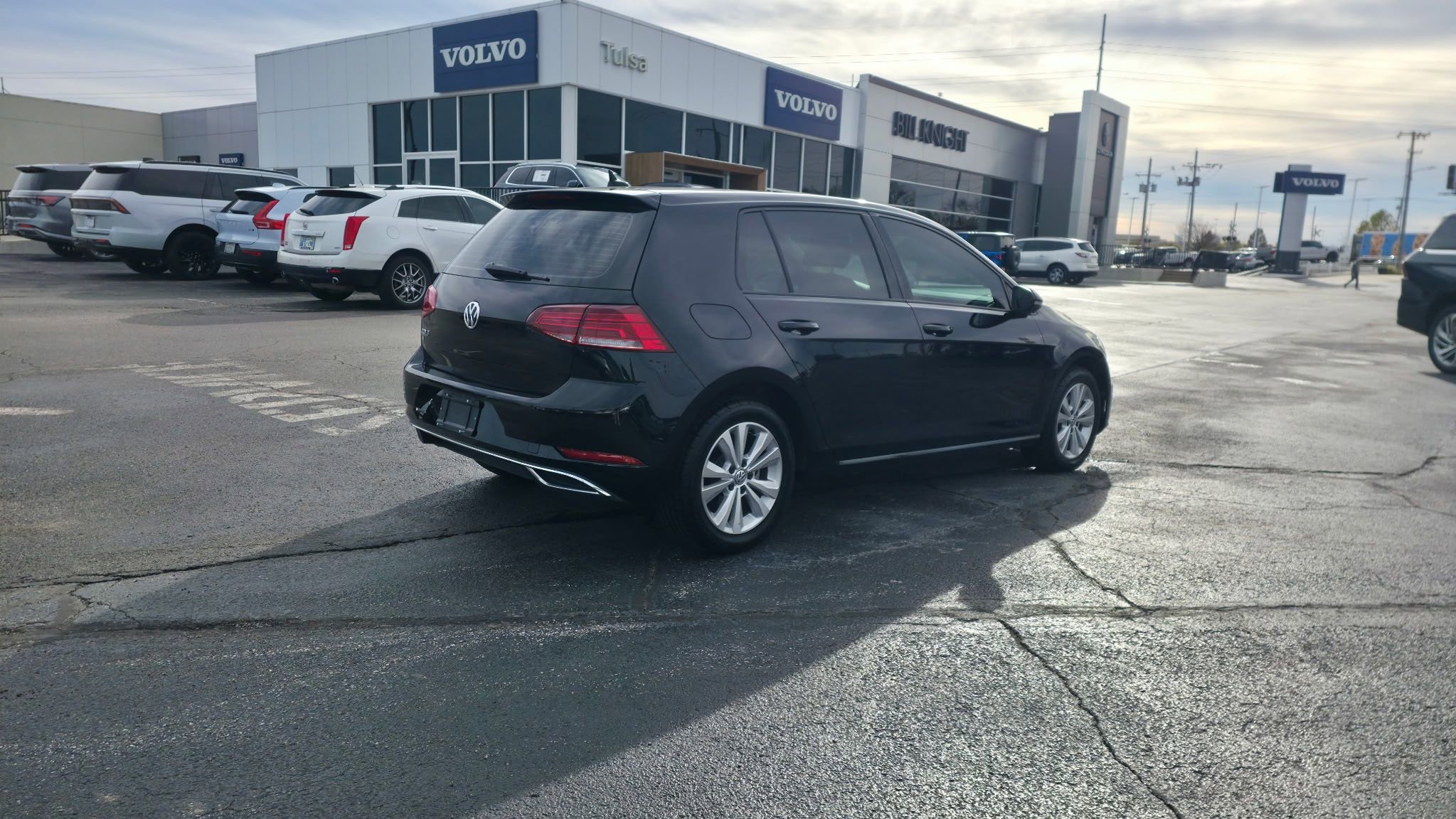 Used 2019 Volkswagen Golf SE image 8