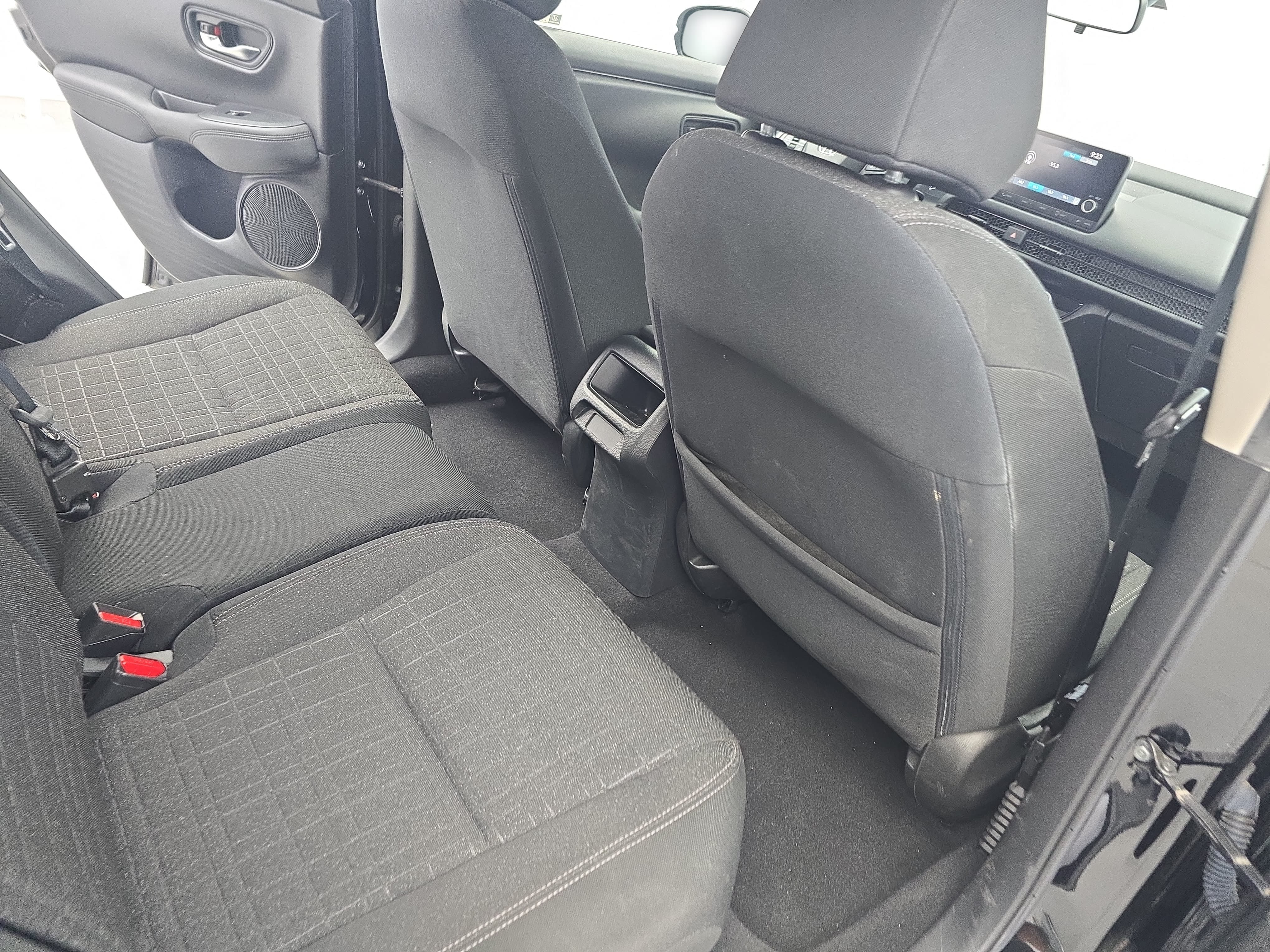 Used 2023 Honda HR-V LX image 11