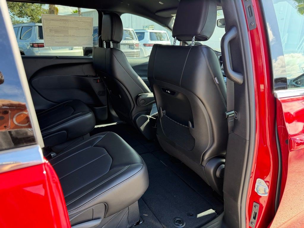 New 2026 Chrysler Pacifica Select FWD image 30