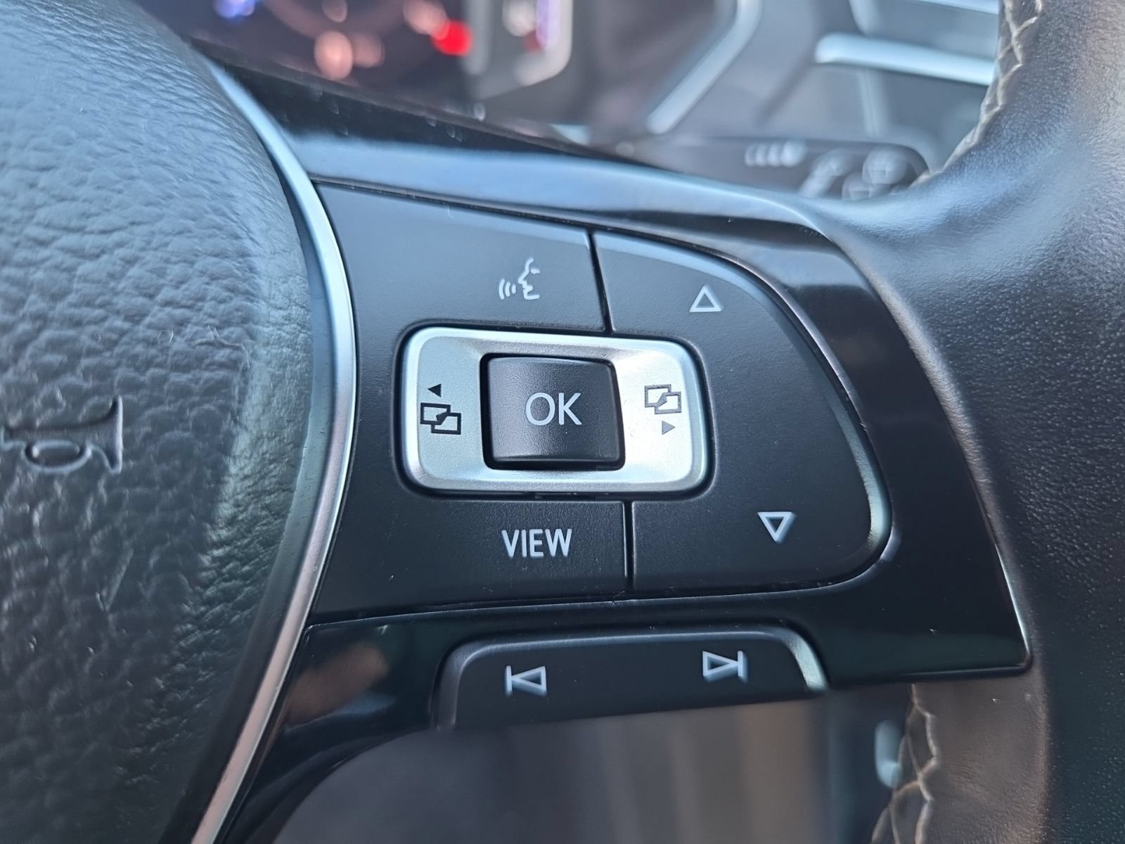 Used 2019 Volkswagen Tiguan SEL Premium R-Line AWD/4WD image 25