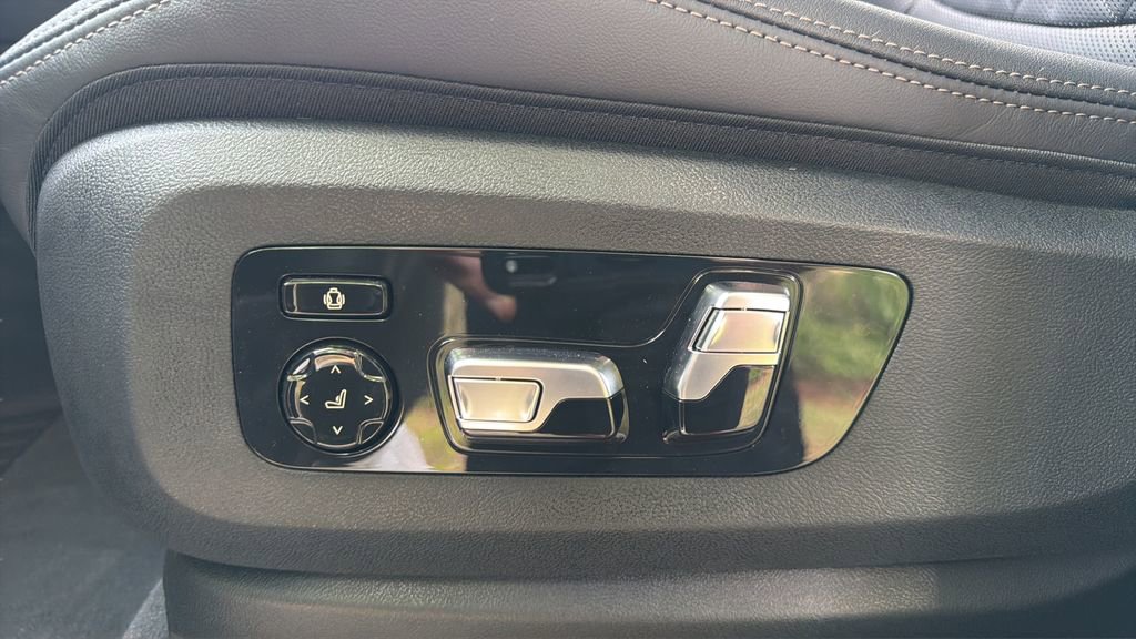 New 2026 BMW X5 xDrive50e w/ M Sport Package AWD/4WD image 11