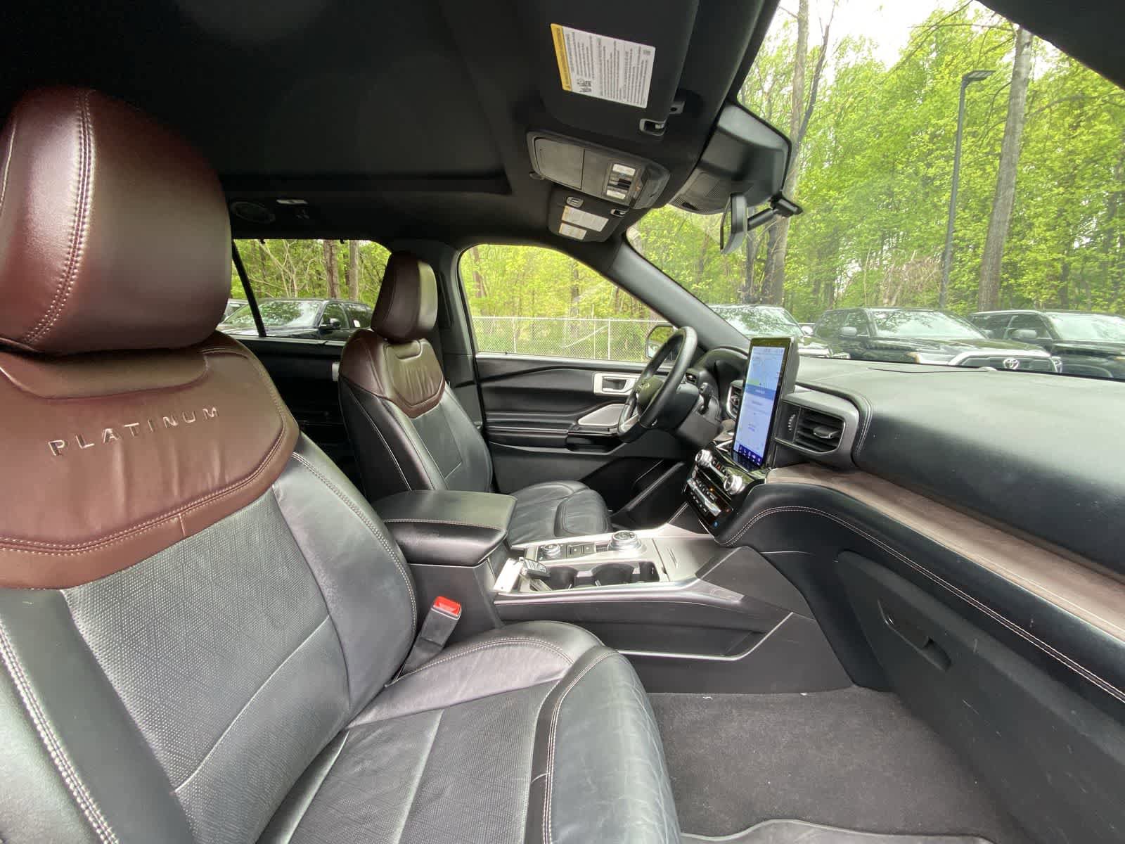 Used 2023 Ford Explorer Platinum w/ Technology Package AWD/4WD image 21
