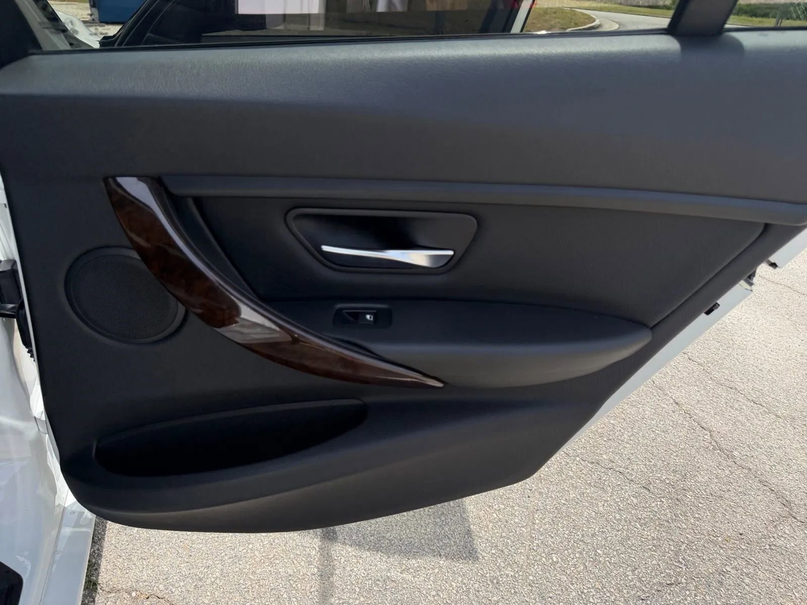 Used 2015 BMW 320i Sedan RWD image 30