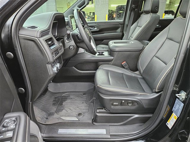 Used 2023 GMC Yukon SLT w/ SLT Premium Package image 13