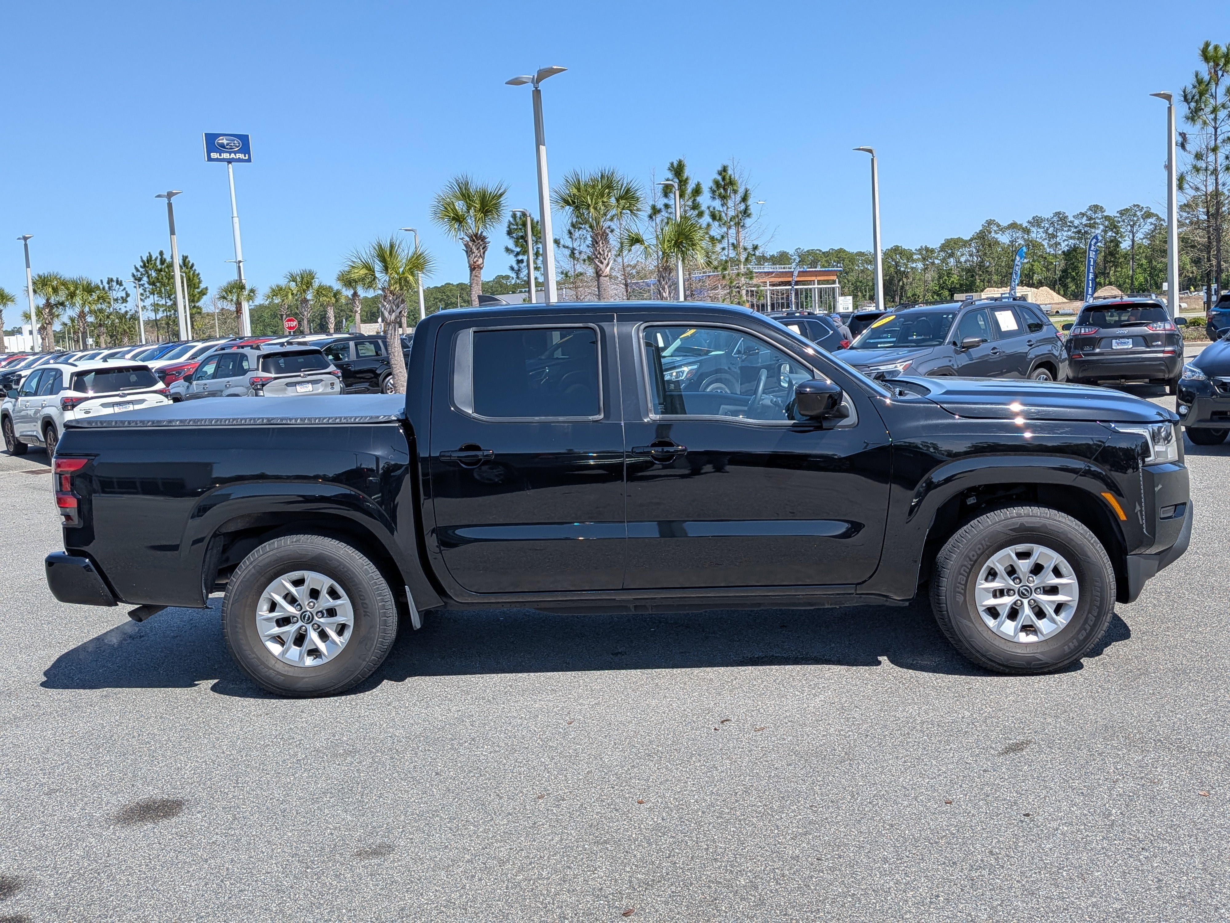 Used 2024 Nissan Frontier SV RWD image 3