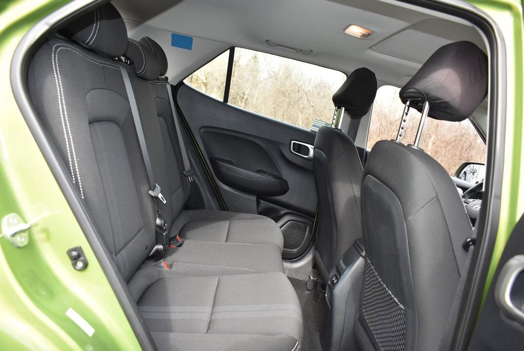 Used 2024 Hyundai Venue SEL FWD image 24