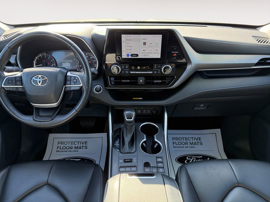 Used 2024 Toyota Highlander XLE image 10