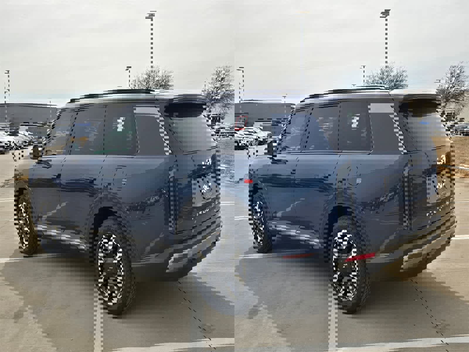 New 2027 Kia Telluride S image 3