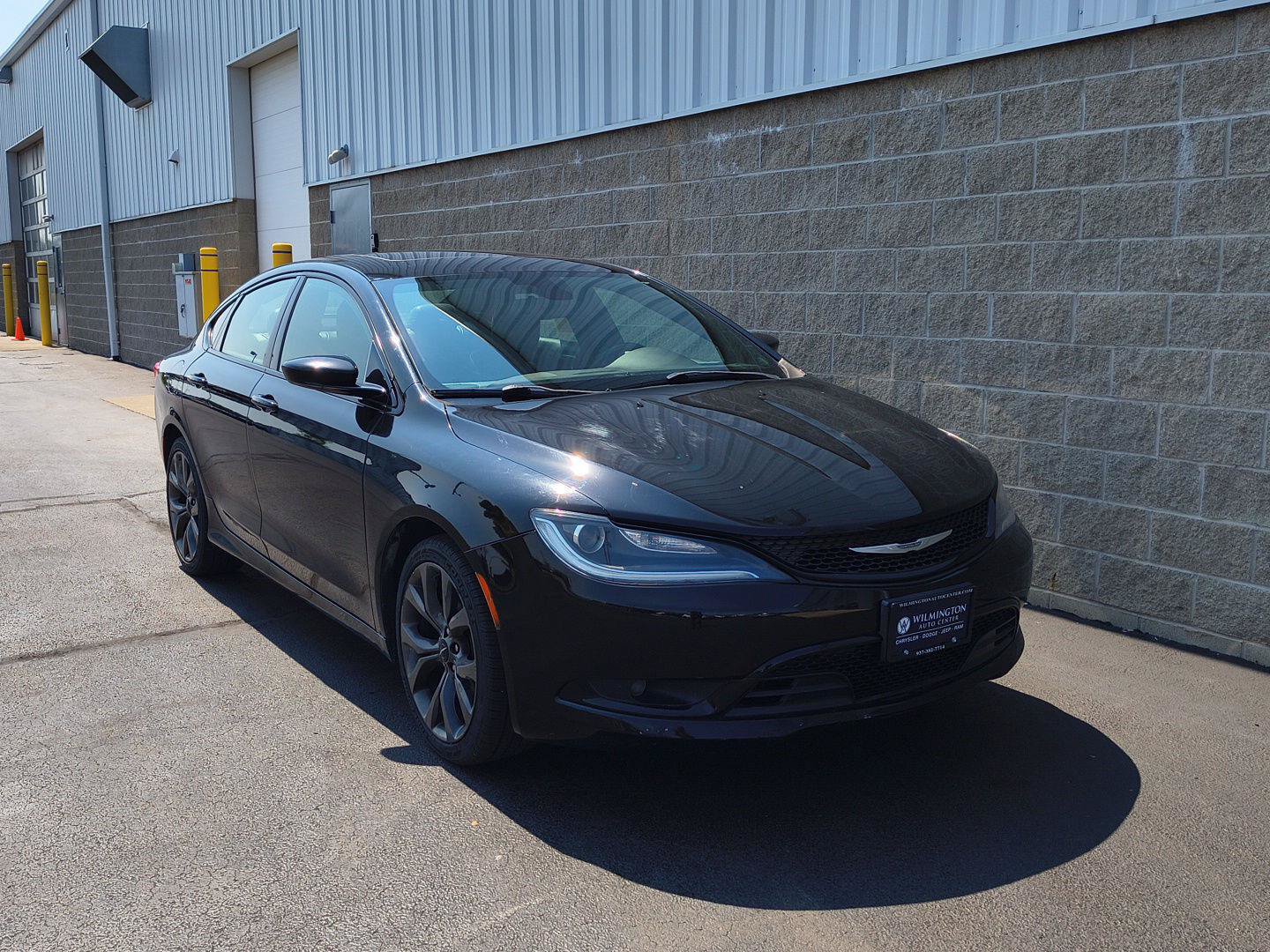 Used 2016 Chrysler 200 S w/ Comfort Group FWD image 2
