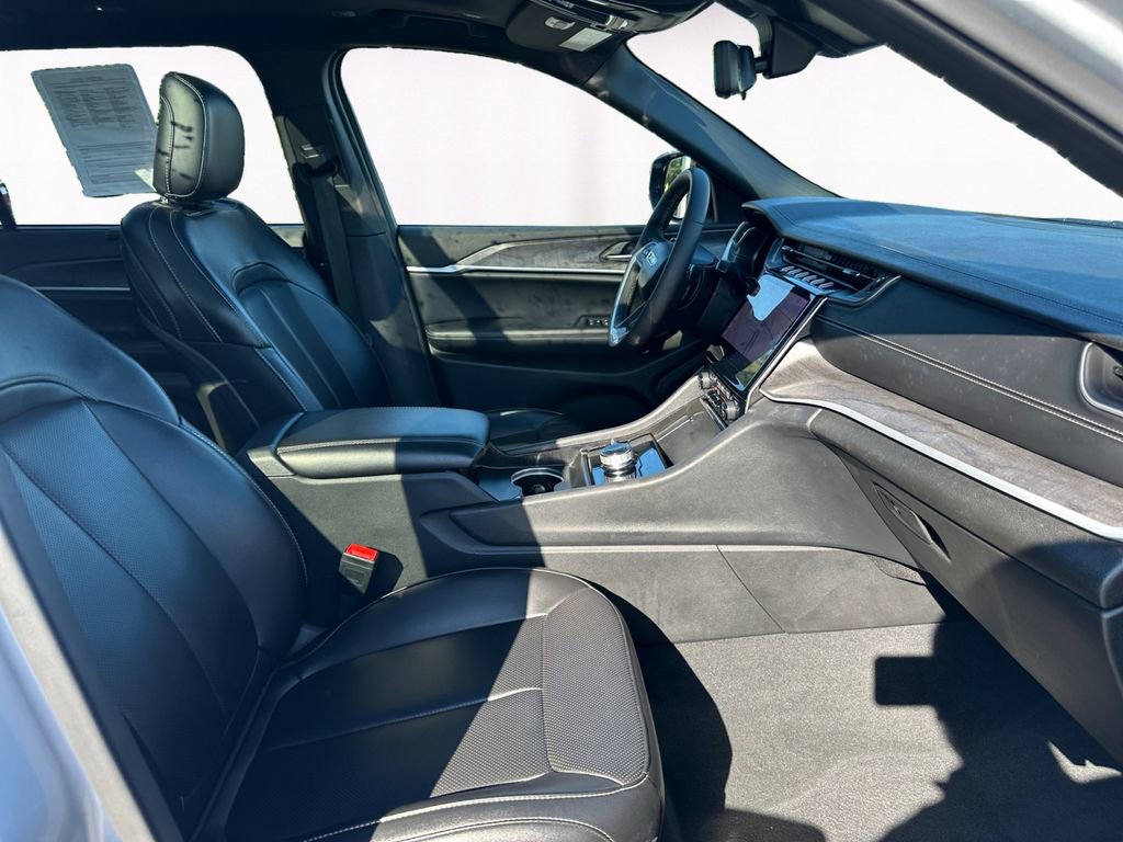 Used 2024 Jeep Grand Cherokee L Limited w/ Luxury Tech Group II image 15