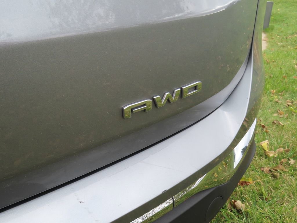 Used 2024 GMC Terrain SLT image 11