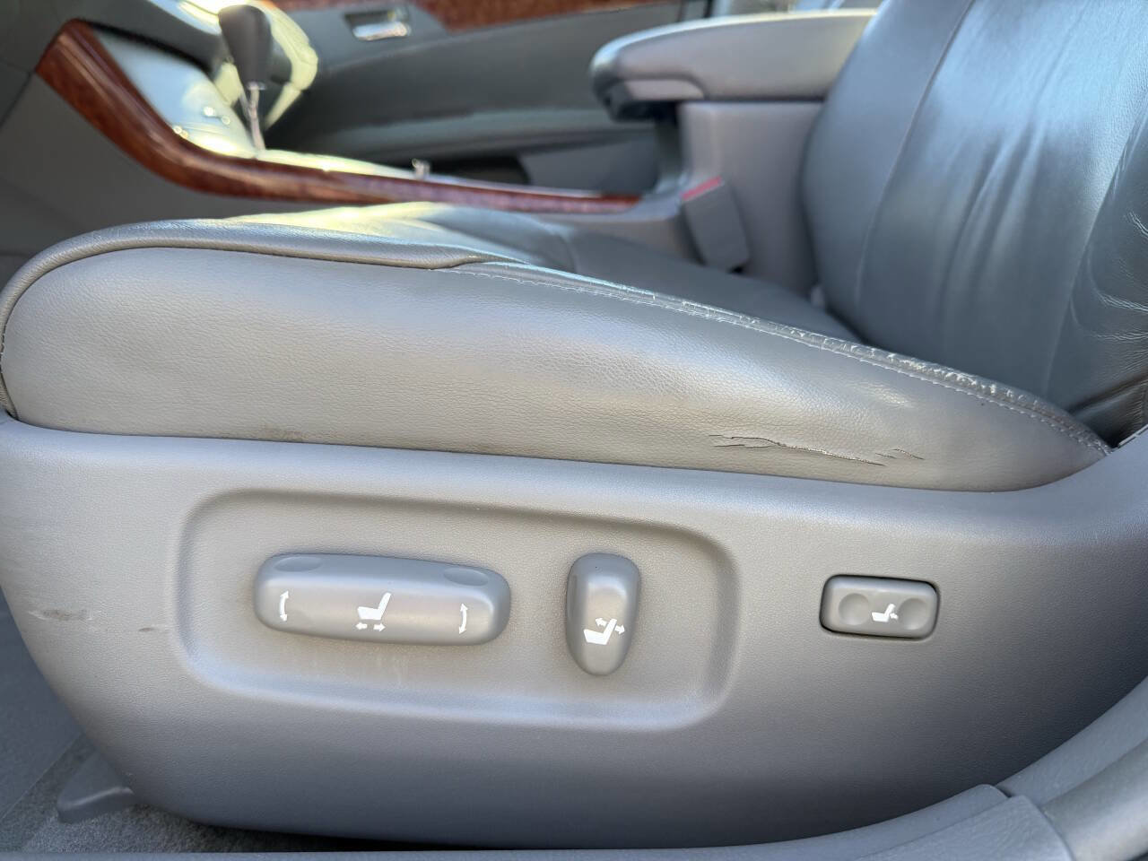 Used 2005 Toyota Avalon XLS image 12