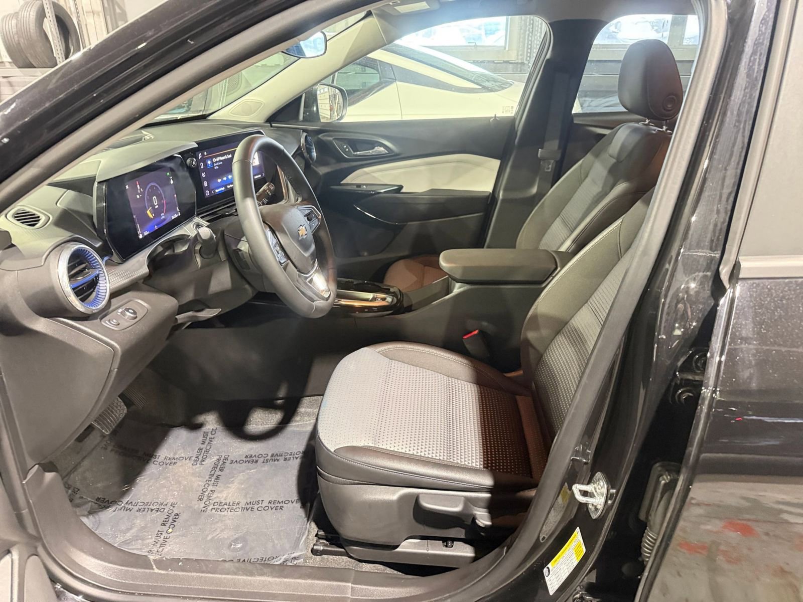 Used 2025 Chevrolet Trax LT w/ LT Convenience Package FWD image 25