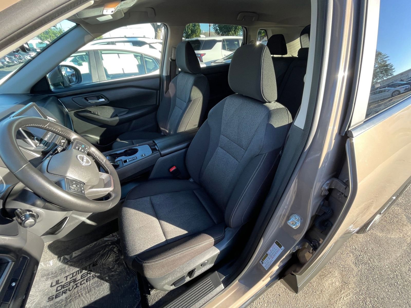 Used 2025 Nissan Rogue SV image 36
