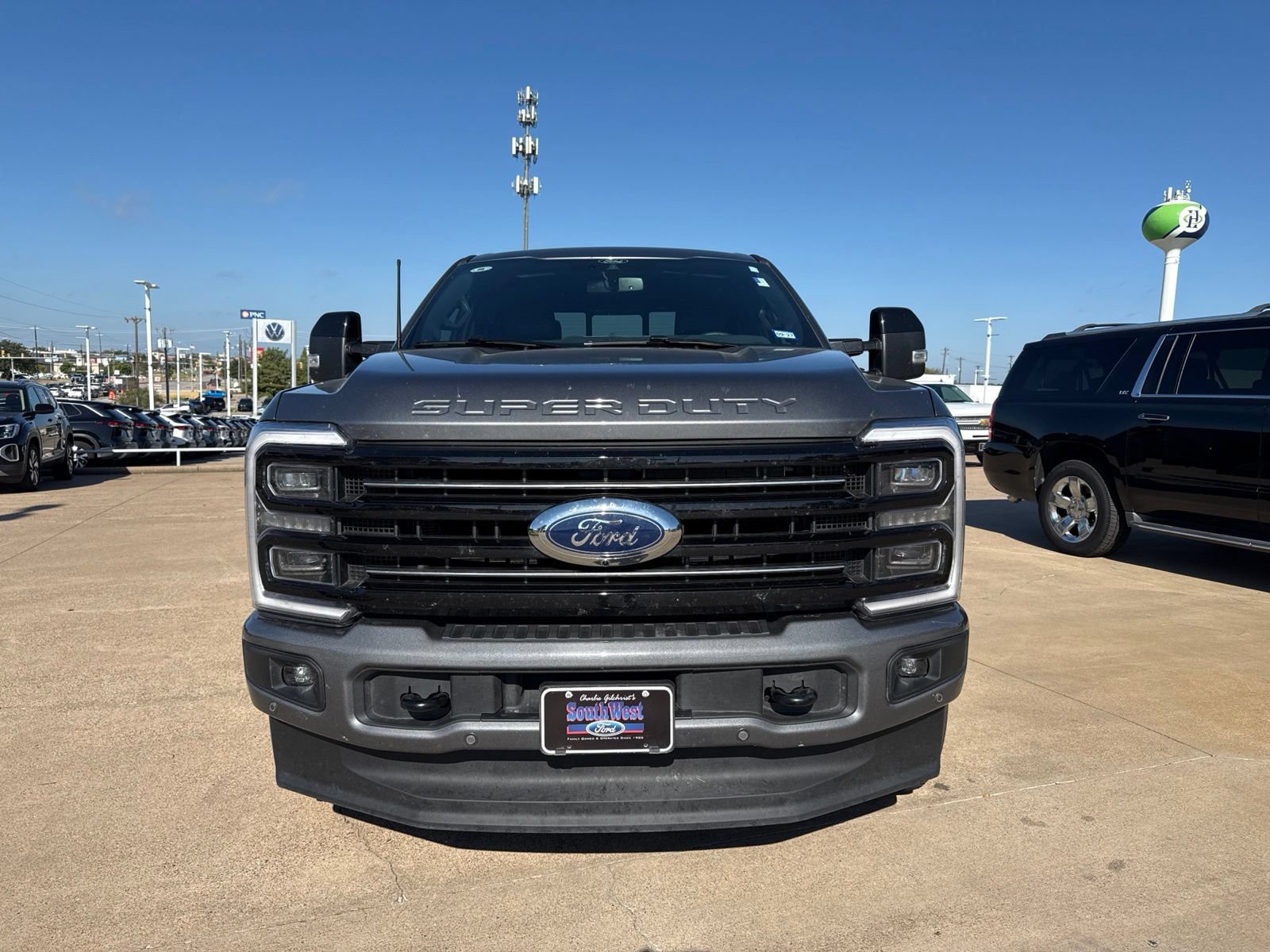 Used 2025 Ford F250 Platinum AWD/4WD image 2