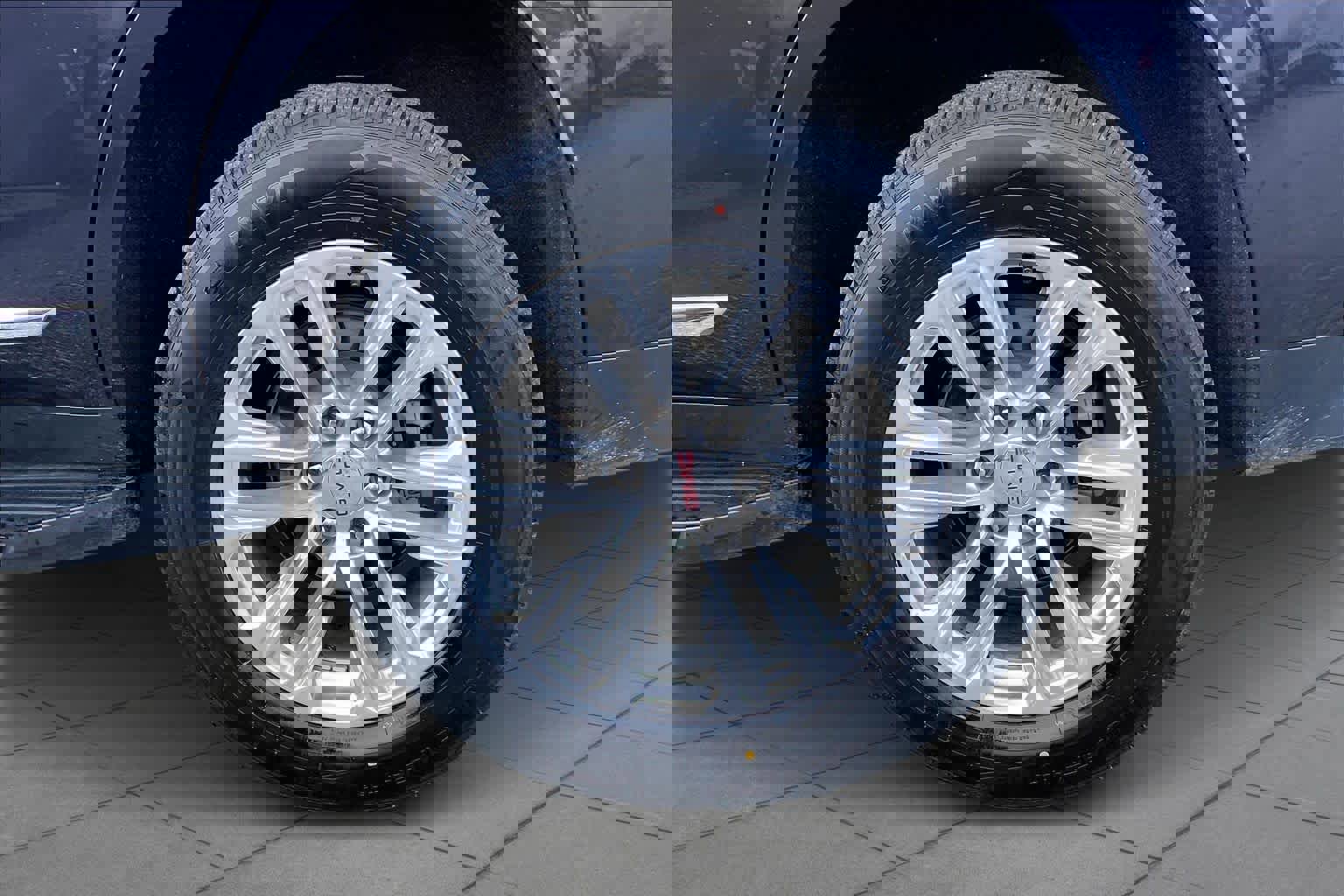 Used 2024 GMC Yukon SLT image 11