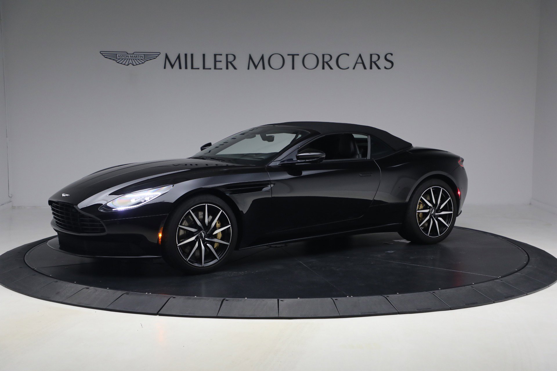 Used 2020 Aston Martin DB11 Volante image 14